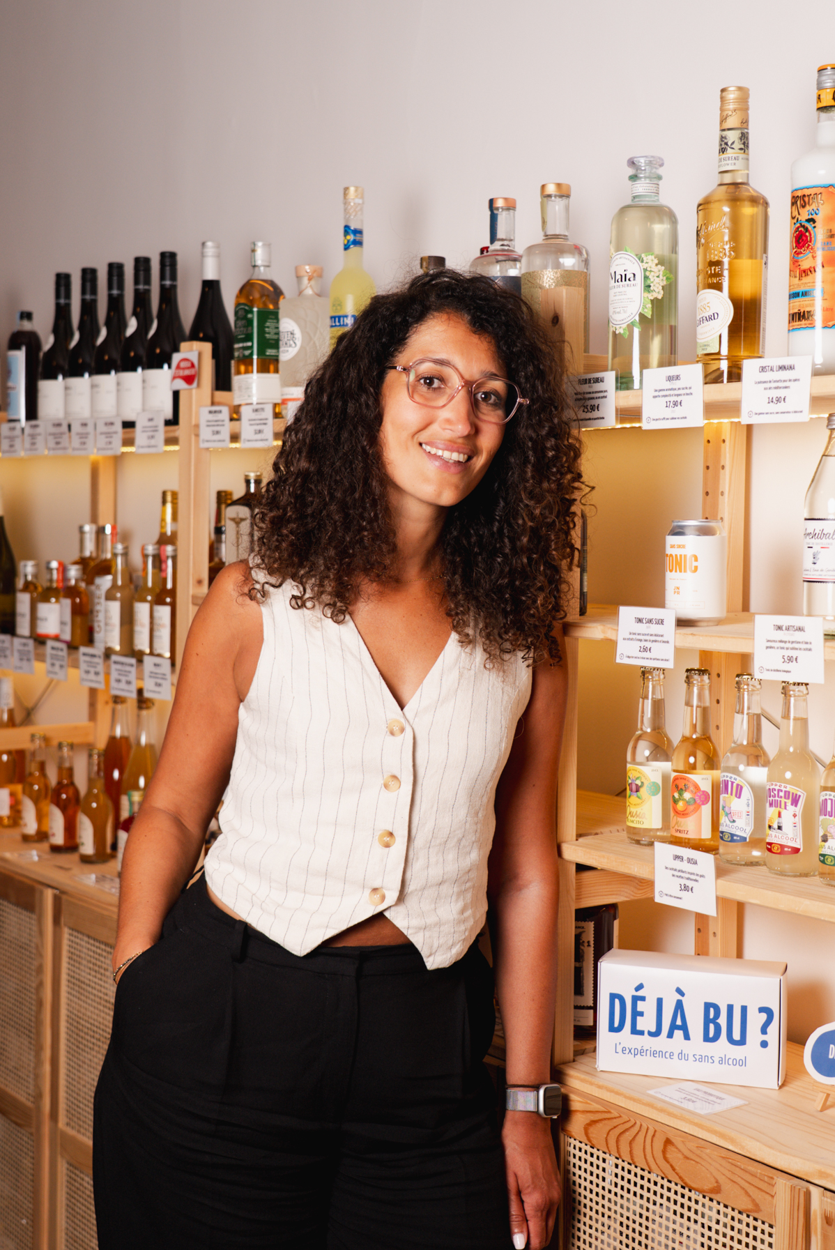 Sarah Missaoui, fondatrice de la cave et bar sans alcool Déjà Bu ? à Paris